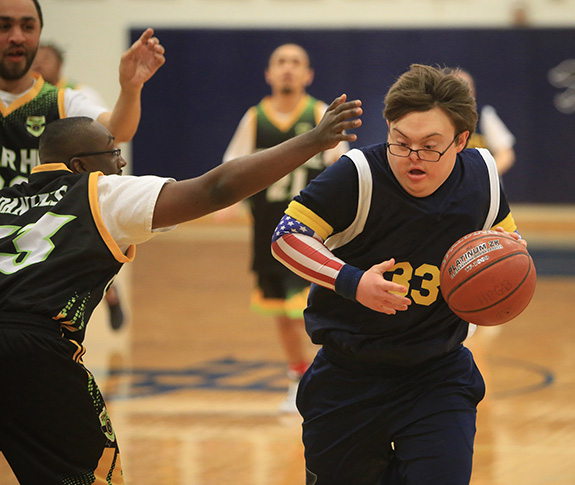 Coleman Jones (33) of the Highland Park Blue Team drives to the basket.